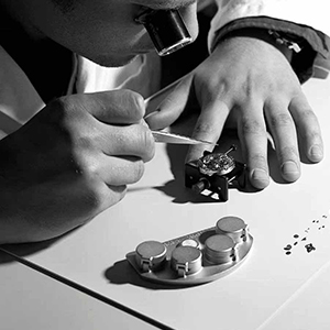 宇联手表受潮的原因最可能是哪些？